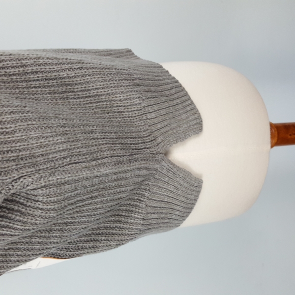 Women's Wild Fable V-Neck Pullover Gray Sweater - Picture 6 of 8